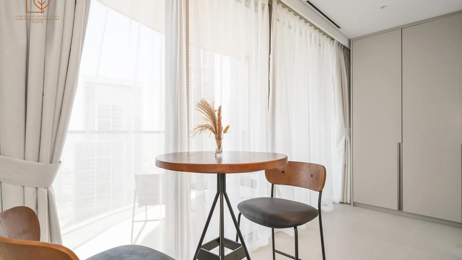 Chic Home With Great Views Near Burj Khalifa 197Gr-2 Dubai