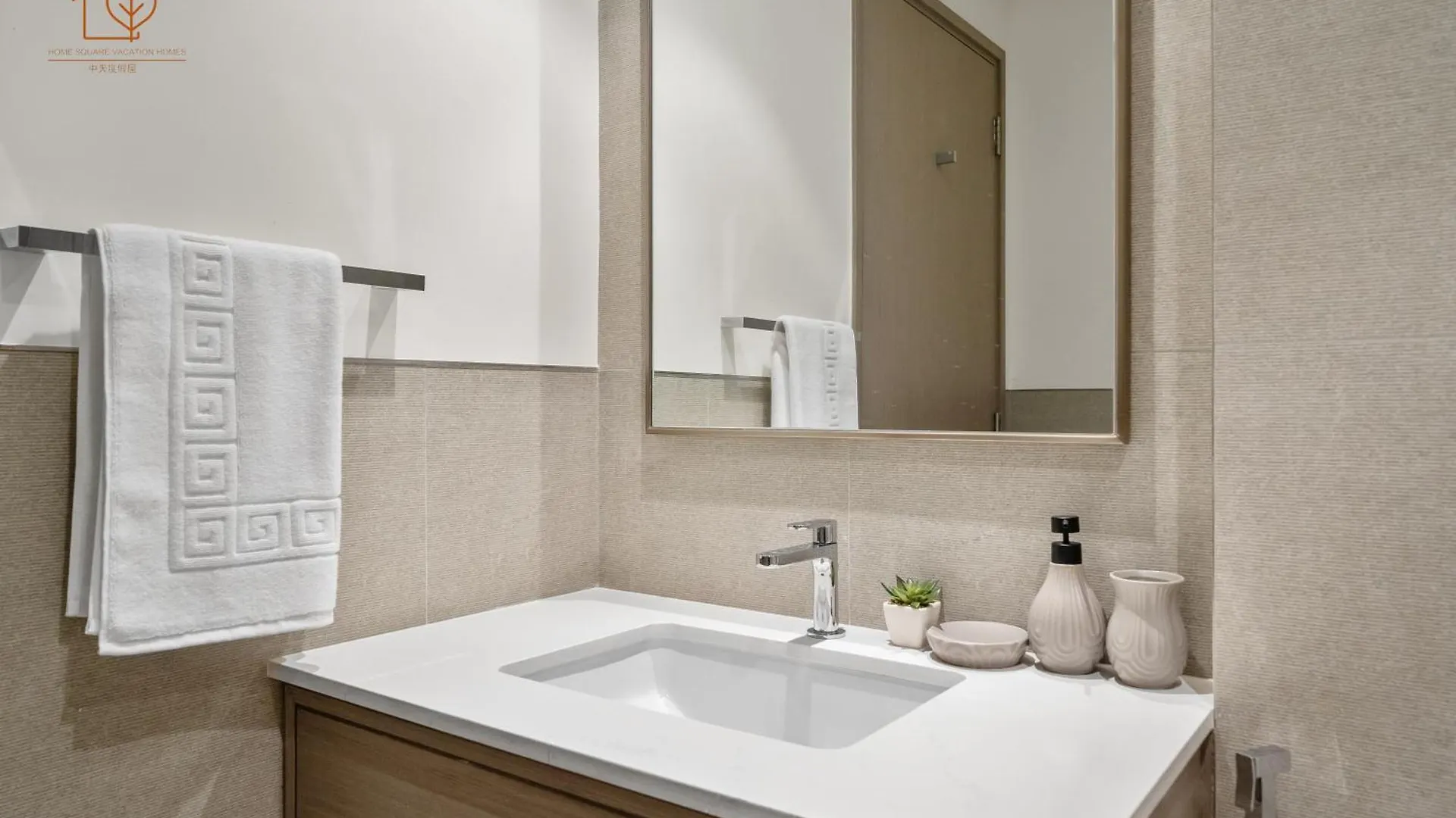 Chic Home With Great Views Near Burj Khalifa 197Gr-2 Dubaj